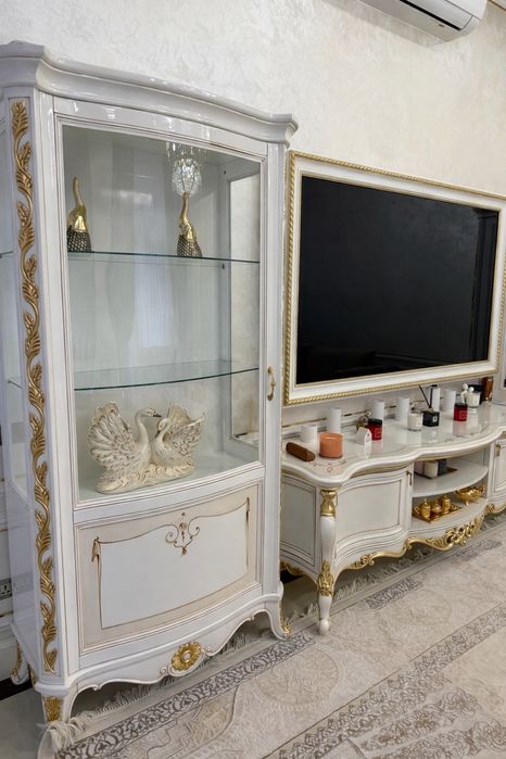 Импортная, привозная мебель