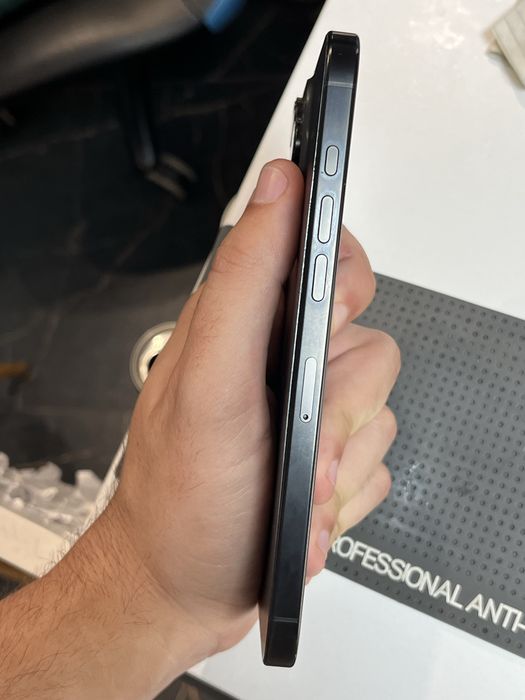 Iphone 16 Pro Max без платка