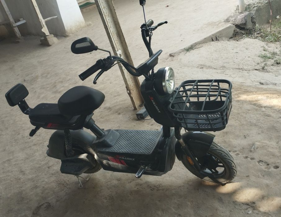 Skuter sotiladi yaxshi holatda