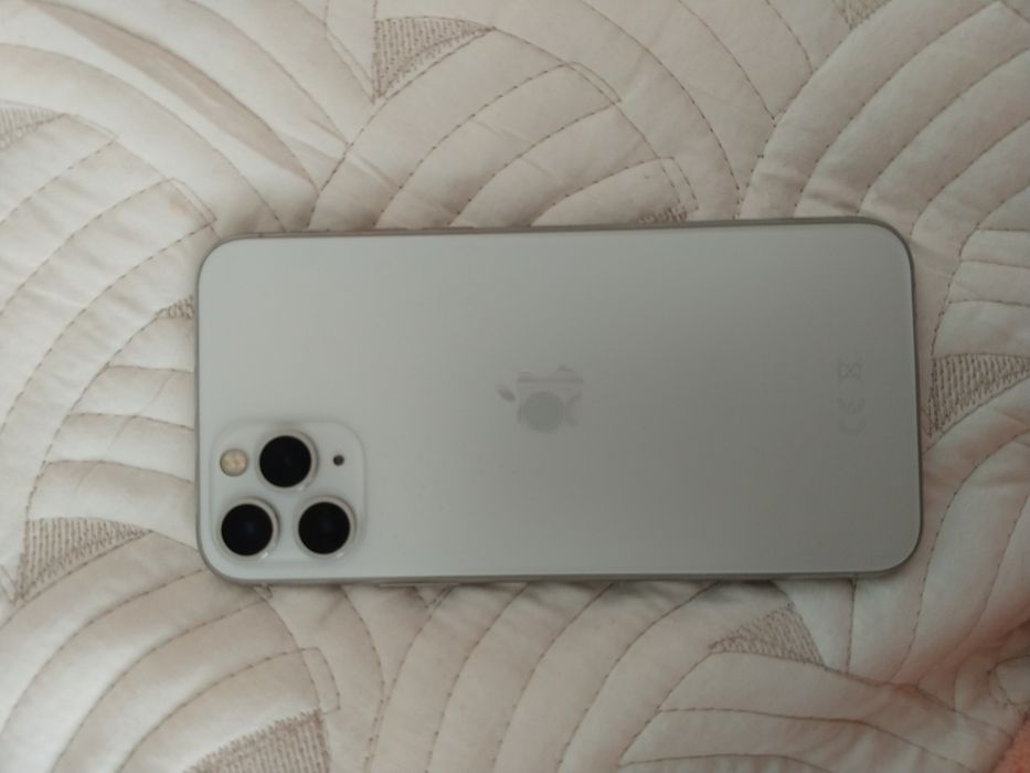 Продам Айфон 11 про.