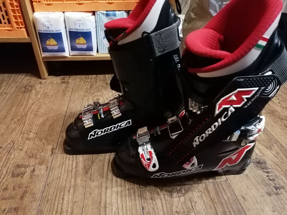 Ски обувки нордика доберман