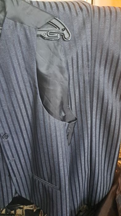 Срочно продам новый костюм