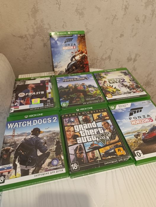Xbox one s, 6 игр и один джойстик