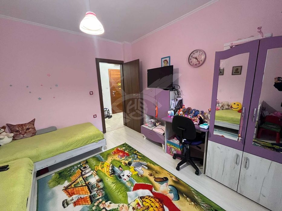 120кв.м. тристаен апартамент в Остромила