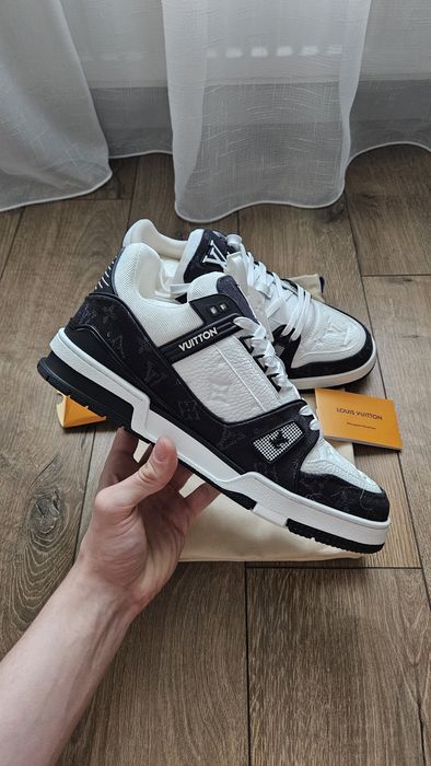 Louis Vuitton Trainers Black and White