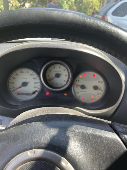 Продавам РАВ 4 2003 гб
