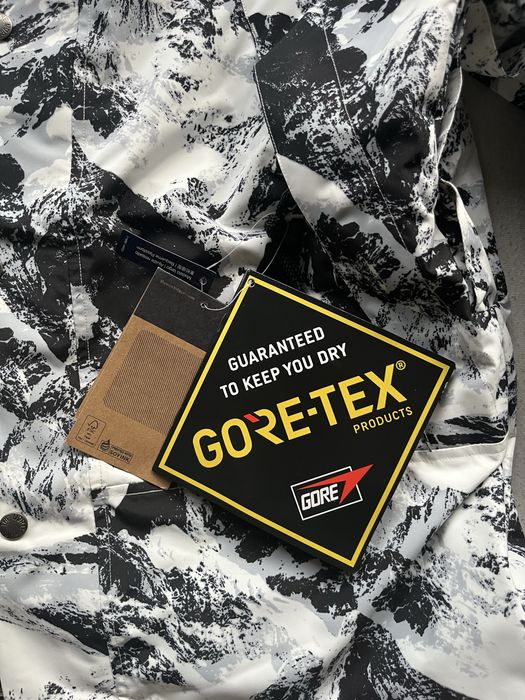 The North Face ветровка