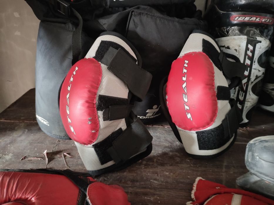 Продам защиту хоккейную