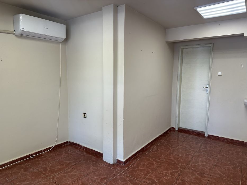 Дава се под наем Магазин в Варна, Гранд Мол Варна - 15 кв.м за 204 € - Снимка #3