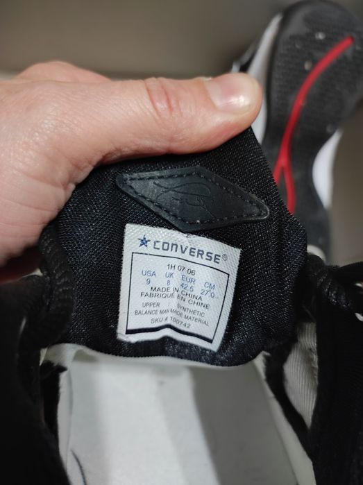 Vând adidași converse