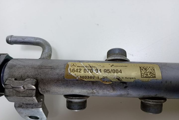 Rampa injectoare A6420700495 Mercedes-Benz S-Class W221 seria