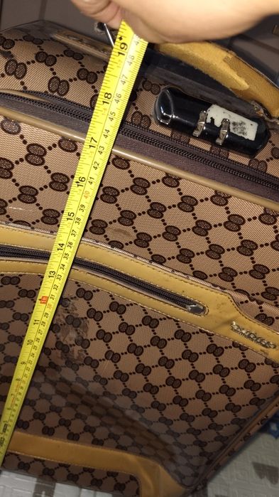 Чемоданы по 3000