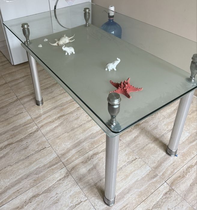 Трапезна стъклена маса