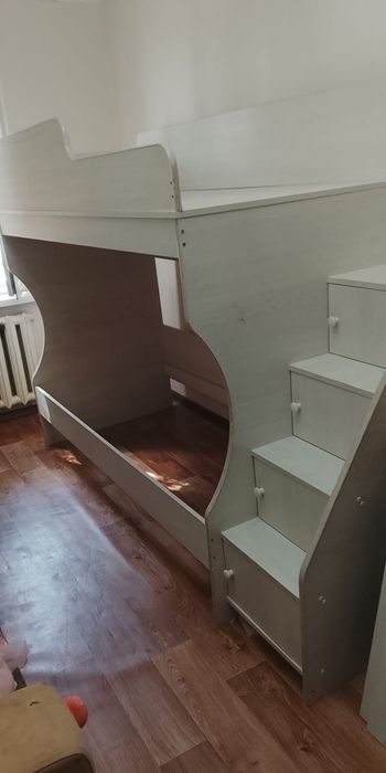 Двухъярусная кровать