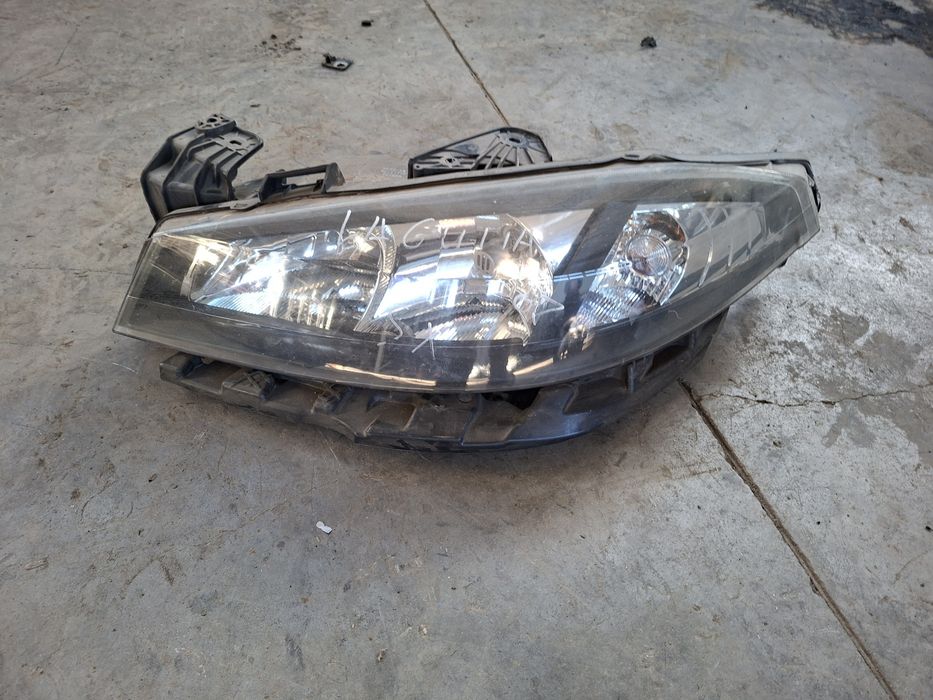 Far stang renault laguna 2005-2007