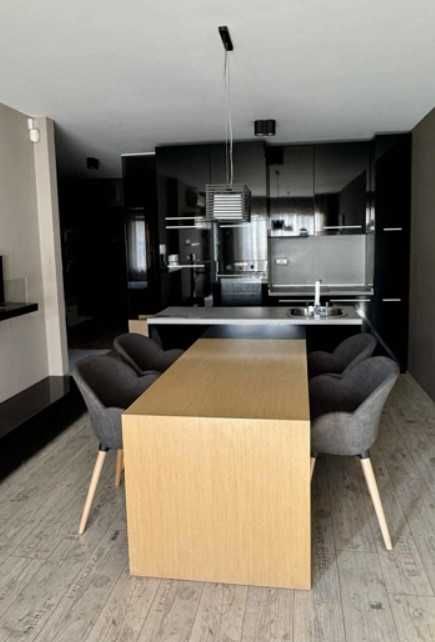 Дава се под наем Двустаен апартамент в София, Гоце Делчев - 80 кв.м за 796.62 € - Снимка #1