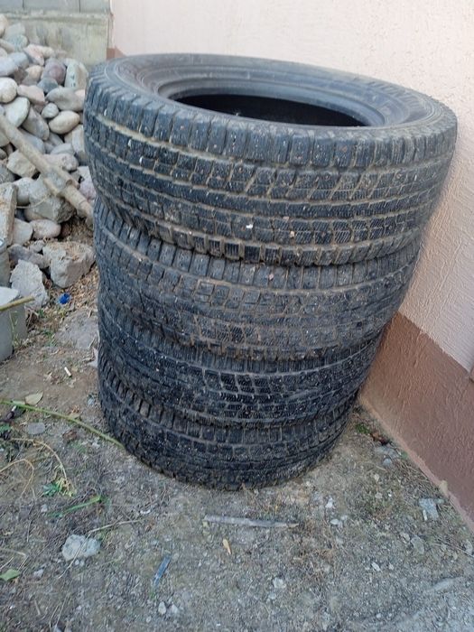 Резина Данлоп б/у. 5000с тг