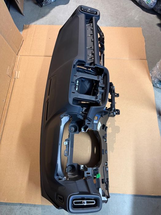 Plansa bord volvo xc40  2018-2026