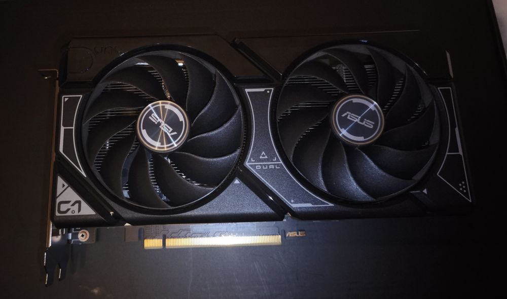 RTX 4060 ASUS OC 8GB – cutie, stare excelentă