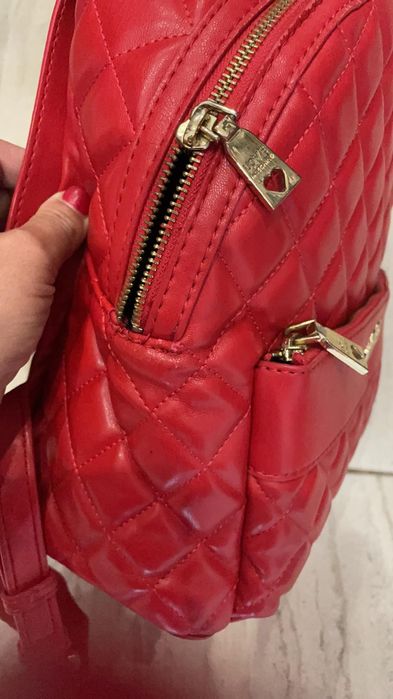 Оригинална  Червена раничка  Love Moshino