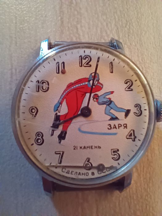 Рядък детско-юношески работещ часовник  Заря