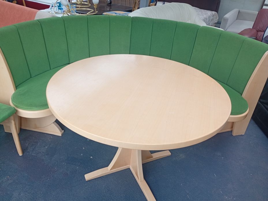 Colțar bucătărie cu masă și scaune