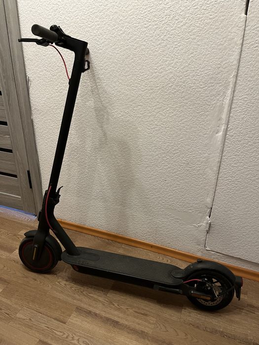 Продам Xiaomi Mi Electric Scooter Pro 2