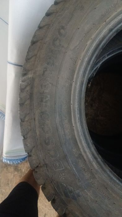 Продам зимних резину 215/65/16