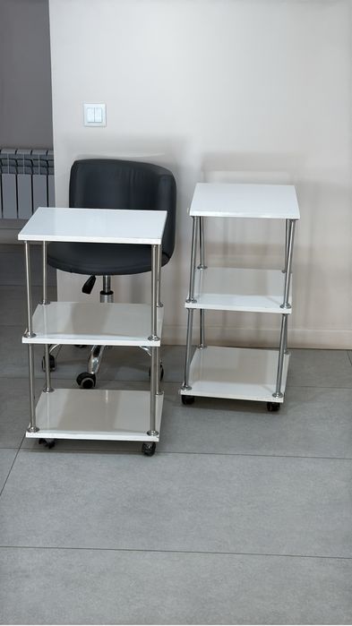 Продам Кушетки и помощники !