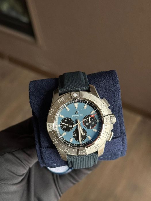 Часовник Breitling Avenger 44 Chronograph Blue Dial
