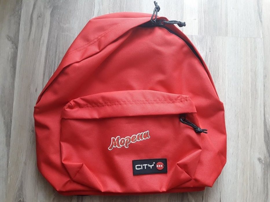 Раницa червена и синя