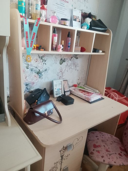 Продам детский письменный стол