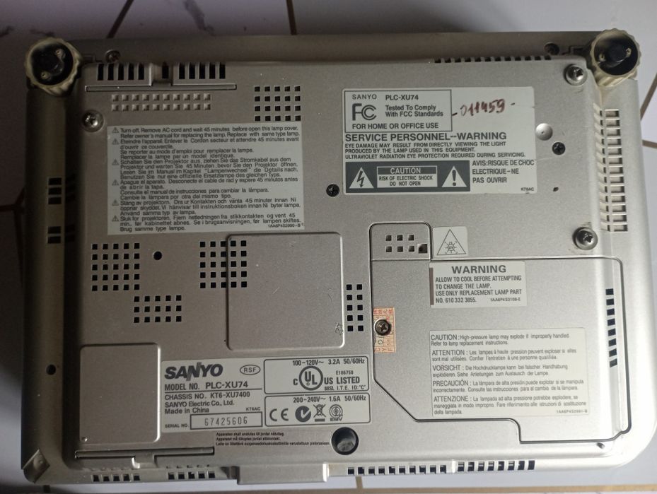 Мультимедийный LCD-проектор Sanyo PLC-XU74