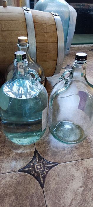 Бутыли, бутылки, ёмкость.