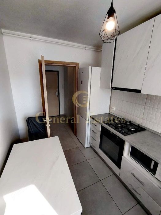 Vând apartament 2 camere Tractorul