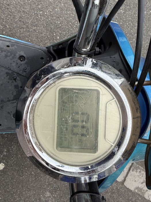 Triciclu electric cu trei roti