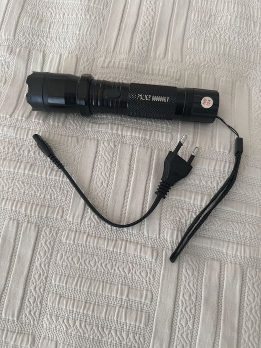 електрошок LED фенер.