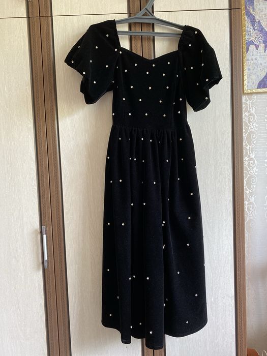 Черное платье со стразами за 3000 тг