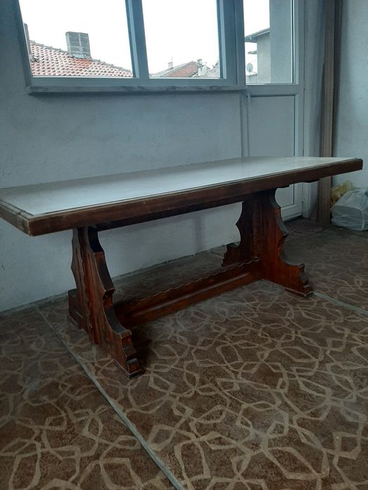 Холна маса. Много стабилна.