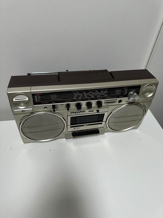 Radiocas Sharp GF 5757 impecabil