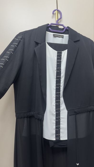 Женский костюм  тройка