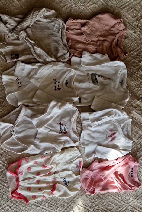 42 броя дрешки за момиченце + подарък