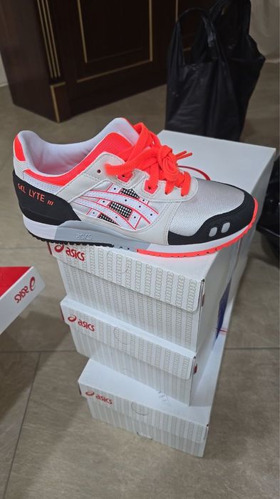 Кроссовки ASICS бренд оригинал 900,000 сум