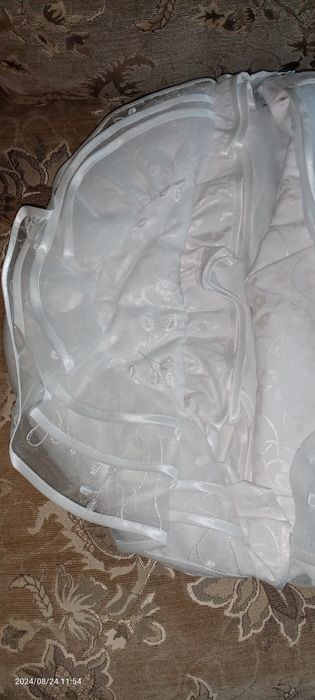 Продам красивый конверт на выписку.Подойдёт хоть девочке,хоть мальчику