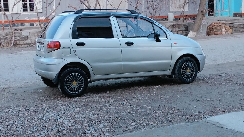 Matiz moshinadi sotiladi