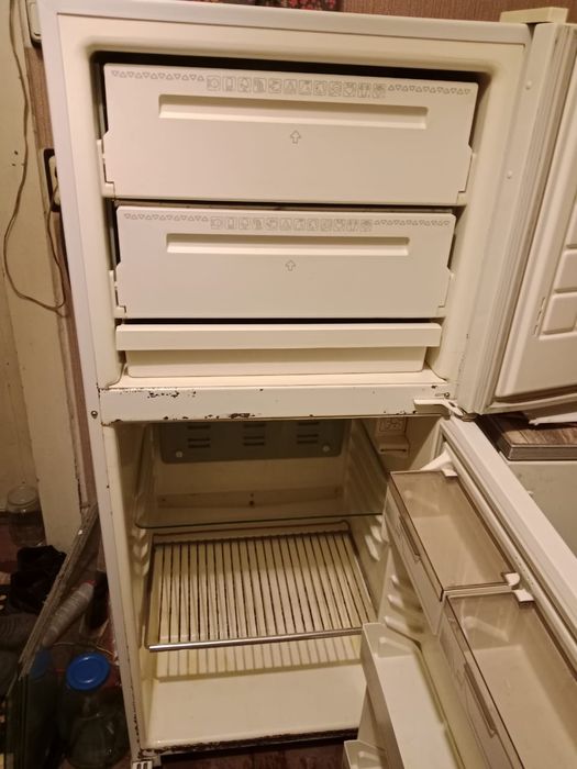 Продам холодильник с морозильной камерой