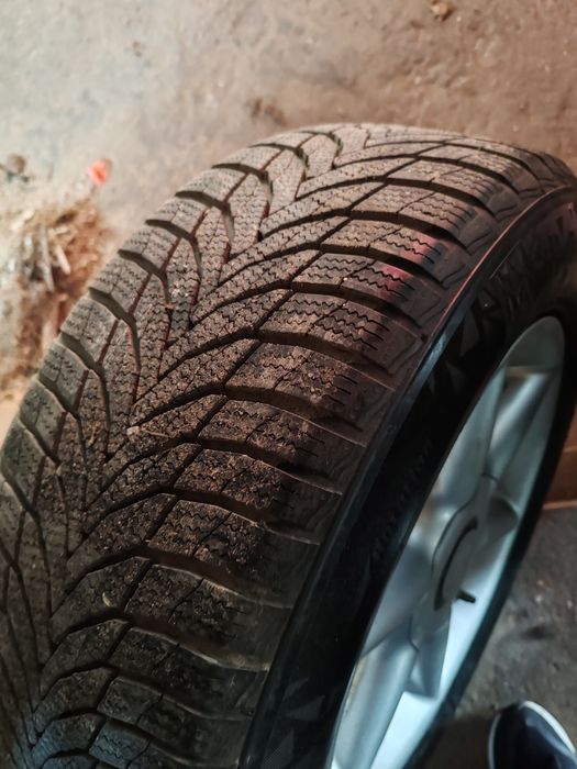 Продавам  4бр.алум.джанти с много добри зимни гуми  R16  5х114"3