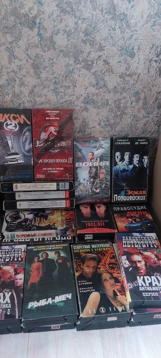 Продам видеокасеты VHS из 90 х