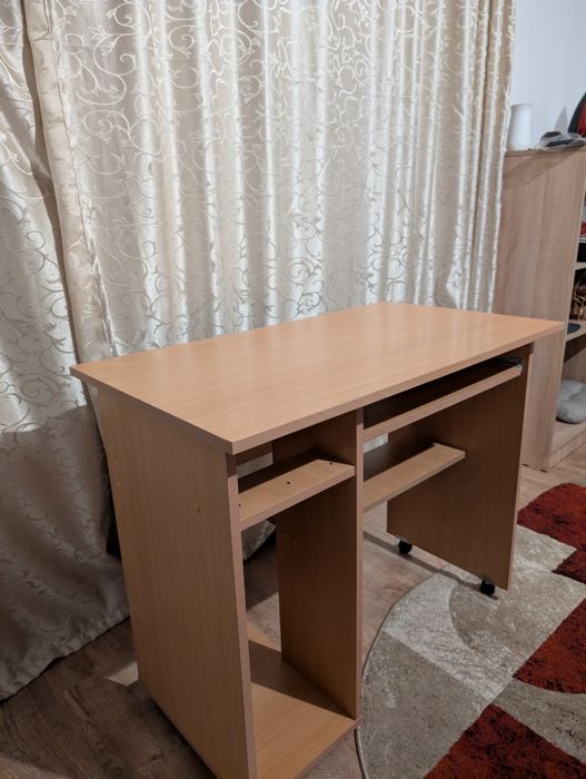 Scaun + Birou din pal în stare foarte bună, cu roți