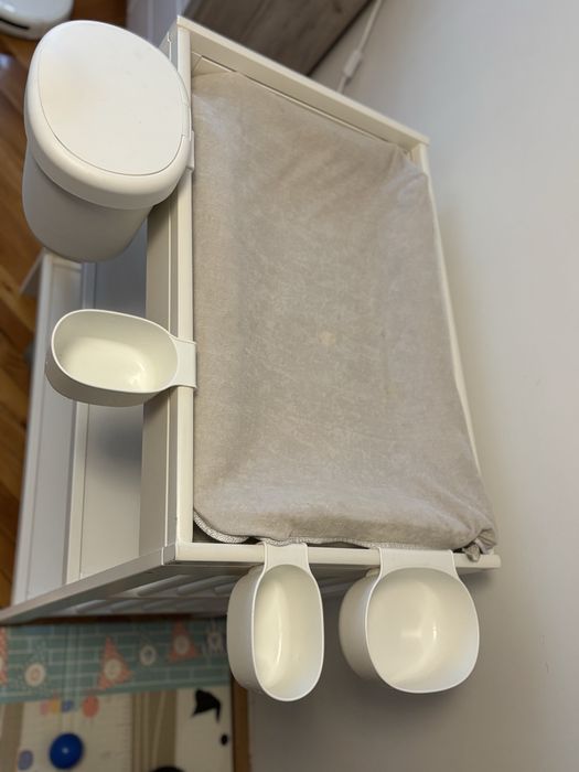Vand masa de infasat+ accesorii+ saltea